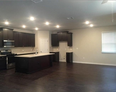 7307 Albany Dr - Photo Thumbnail 3