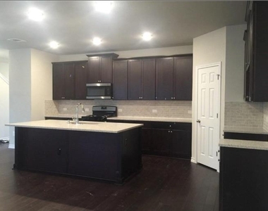7307 Albany Dr - Photo Thumbnail 4