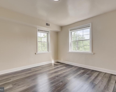 2816 Hartford Street Se - Photo Thumbnail 6