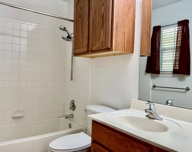 706 Stewart Dr - Photo Thumbnail 15
