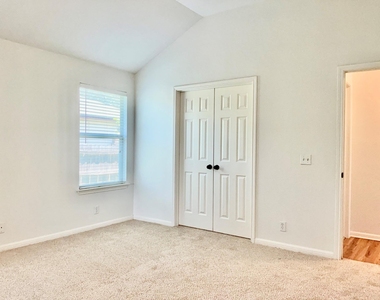 706 Stewart Dr - Photo Thumbnail 10