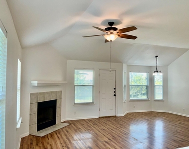 706 Stewart Dr - Photo Thumbnail 3