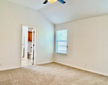 706 Stewart Dr - Photo Thumbnail 9