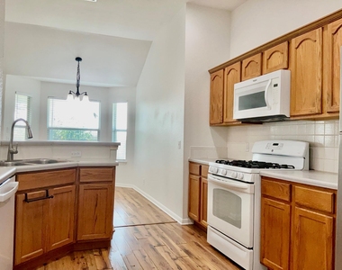 706 Stewart Dr - Photo Thumbnail 5