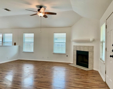 706 Stewart Dr - Photo Thumbnail 2