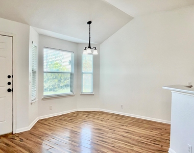 706 Stewart Dr - Photo Thumbnail 6