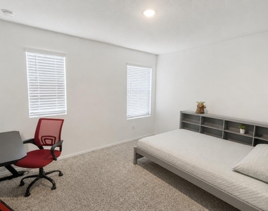 1732 Cobblecrest Ln - Photo Thumbnail 4