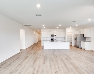 2000 Gilmer Way - Photo Thumbnail 8