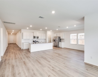 2000 Gilmer Way - Photo Thumbnail 6