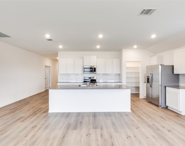 2000 Gilmer Way - Photo Thumbnail 9
