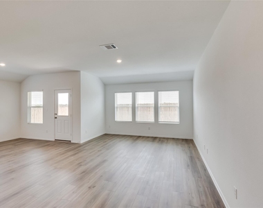 2000 Gilmer Way - Photo Thumbnail 5
