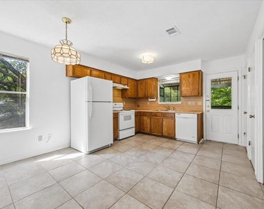 8202 Mescalero Dr - Photo Thumbnail 3