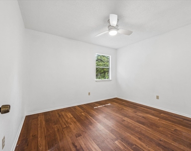 8202 Mescalero Dr - Photo Thumbnail 5