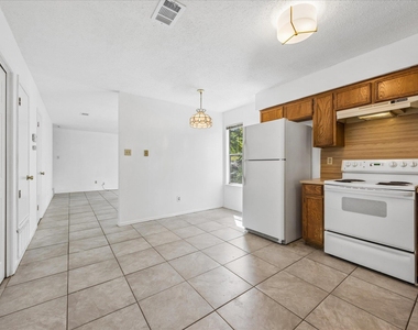 8202 Mescalero Dr - Photo Thumbnail 4