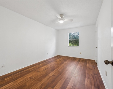 8202 Mescalero Dr - Photo Thumbnail 7