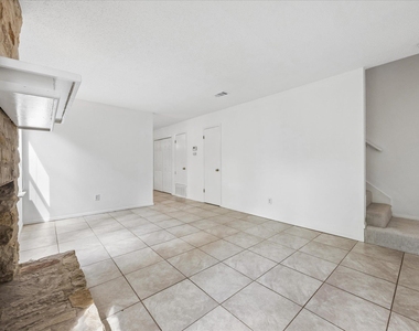 8202 Mescalero Dr - Photo Thumbnail 2