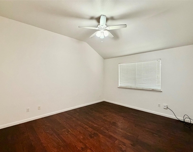 2202 Corbin Way - Photo Thumbnail 10
