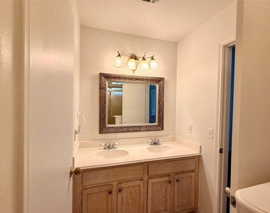 2202 Corbin Way - Photo Thumbnail 5