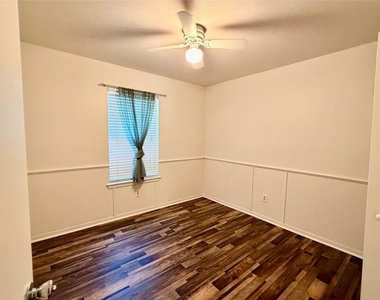 2202 Corbin Way - Photo Thumbnail 9