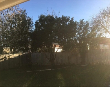 2202 Corbin Way - Photo Thumbnail 14