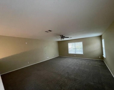 1825 Red Rock Dr - Photo Thumbnail 12