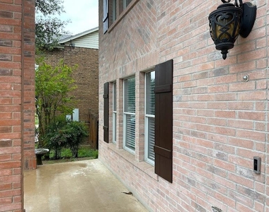 1825 Red Rock Dr - Photo Thumbnail 2