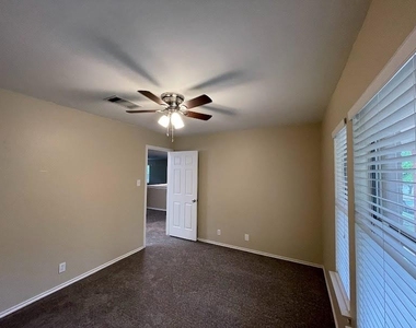 1825 Red Rock Dr - Photo Thumbnail 17