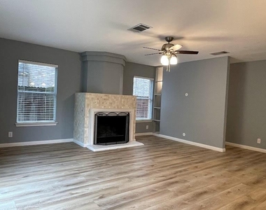 1825 Red Rock Dr - Photo Thumbnail 7