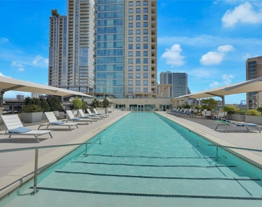 300 Bowie St - Photo Thumbnail 13