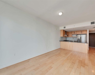300 Bowie St - Photo Thumbnail 3