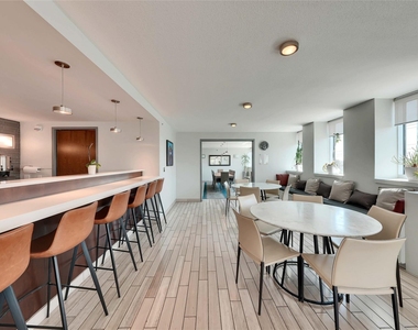 300 Bowie St - Photo Thumbnail 15
