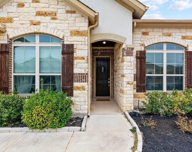 104 Canyon Lake Ln - Photo Thumbnail 2