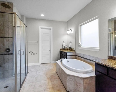 104 Canyon Lake Ln - Photo Thumbnail 21