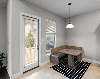 104 Canyon Lake Ln - Photo Thumbnail 9