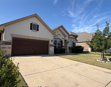 104 Canyon Lake Ln - Photo Thumbnail 4