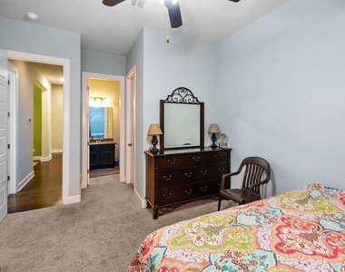 104 Canyon Lake Ln - Photo Thumbnail 24