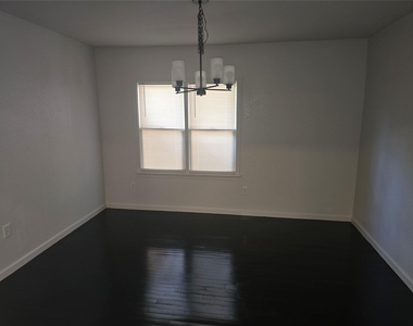 804 Lexington St - Photo Thumbnail 5