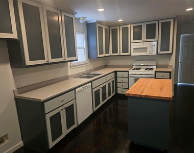 804 Lexington St - Photo Thumbnail 4