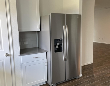 448 Pickrell Loop - Photo Thumbnail 1