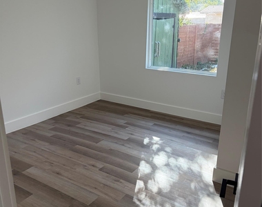 545 W Vaughan St - Photo Thumbnail 7