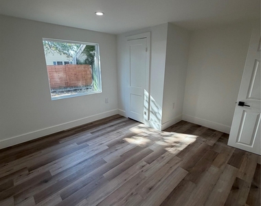 545 W Vaughan St - Photo Thumbnail 11