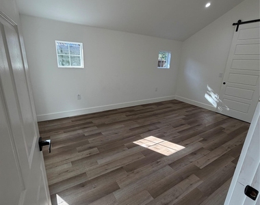 545 W Vaughan St - Photo Thumbnail 9
