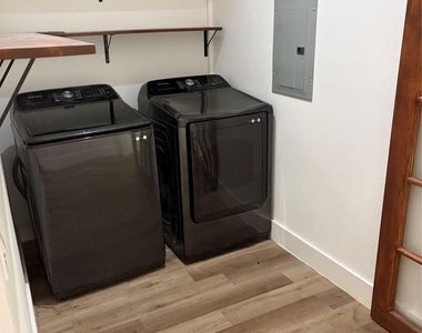 545 W Vaughan St - Photo Thumbnail 8