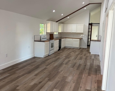 545 W Vaughan St - Photo Thumbnail 2