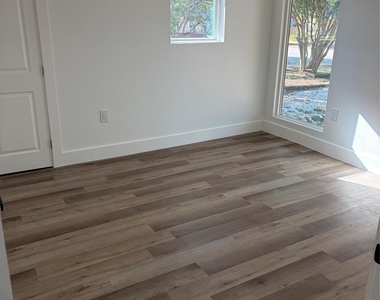 545 W Vaughan St - Photo Thumbnail 5