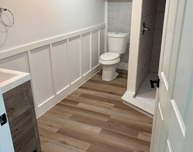 545 W Vaughan St - Photo Thumbnail 6