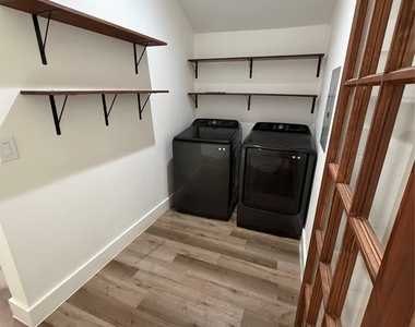 545 W Vaughan St - Photo Thumbnail 13