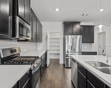 104 Stinchcomb Road - Photo Thumbnail 8