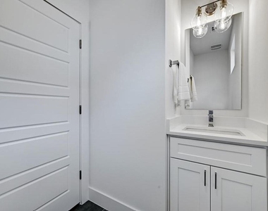 2405 E 11th St - Photo Thumbnail 19
