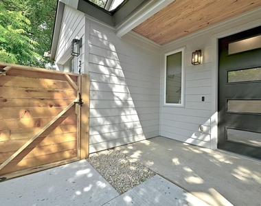 2405 E 11th St - Photo Thumbnail 4
